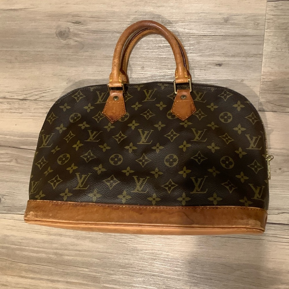 Authentic LV Louis Vuitton monogram Alma PM with date code VI 0993